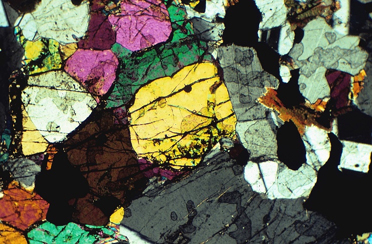 Seção de lamina petrográfica observada no microscópio 