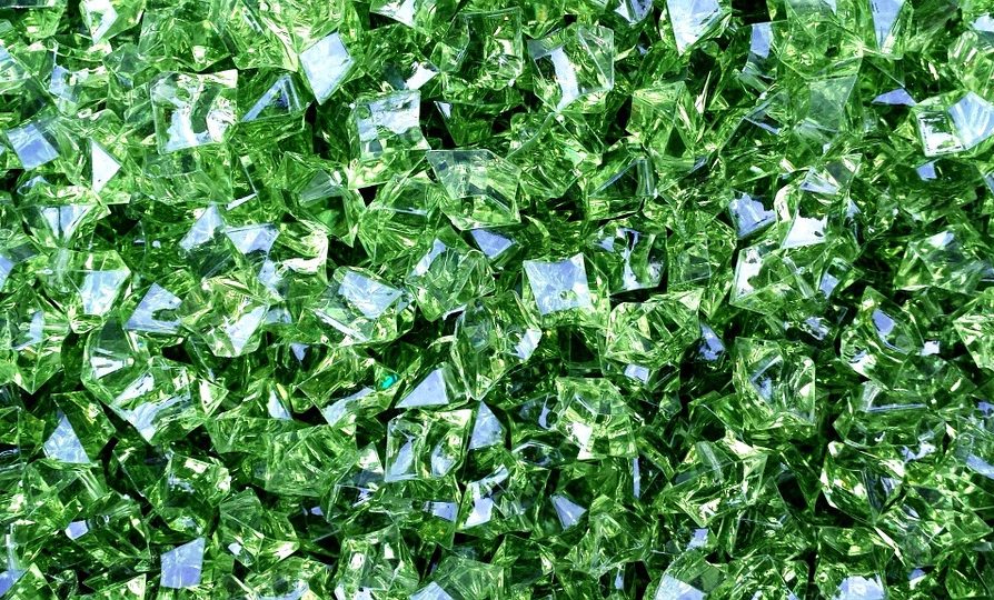 Muitos diamantes verdes juntos