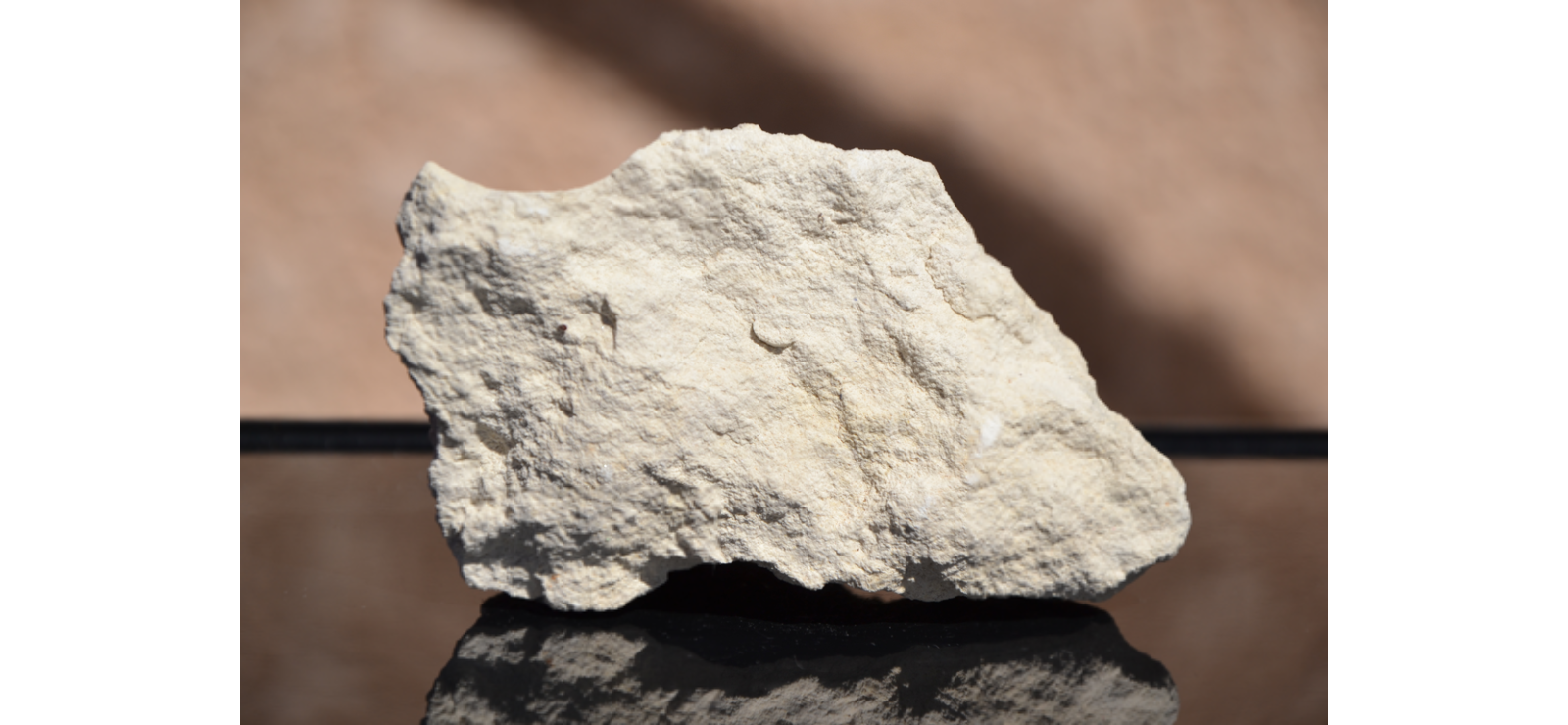 Rocha calcária, principal minério utilizada na produção de cimento. 