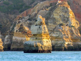 Estratificação de rocha na Costa Algarvia.