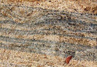 Laminação de minerais pesados presente em estratificação do arenito, Chennai, Índia