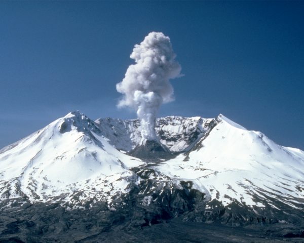 Os vulcões podem ofertar excelentes recursos naturais para utilização na atividade econômica.