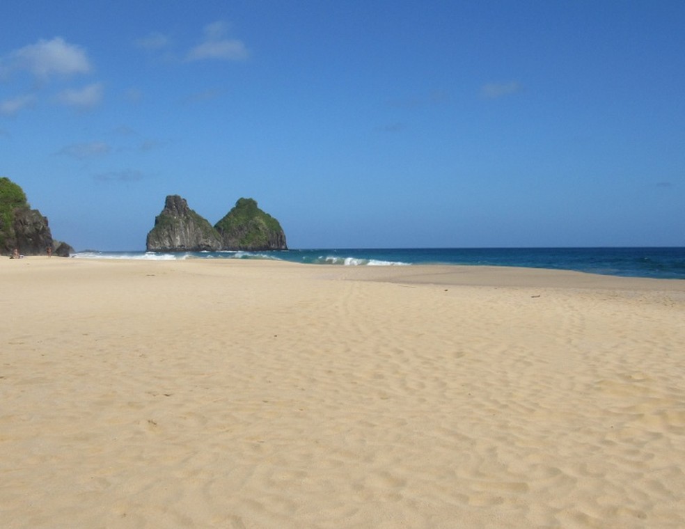 Foto evidenciando a areia presente na praia.