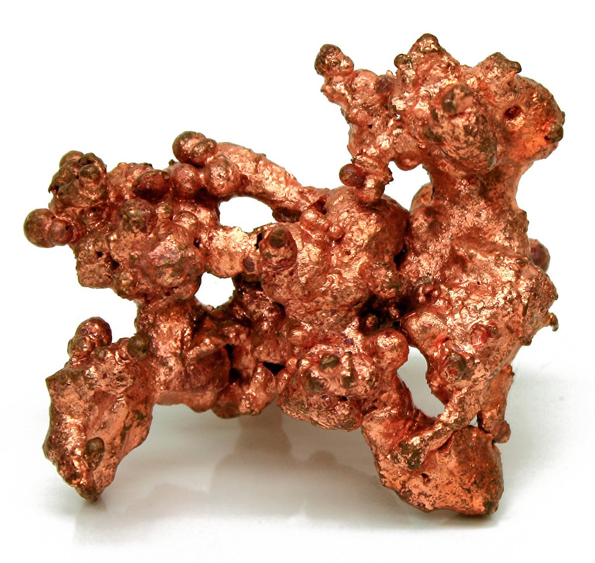 O cobre pode ser considerado um elemento farejador de Níquel. FONTE: wikipedia